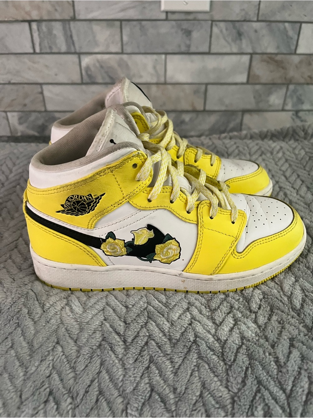 Jordan Kids Yellow & White Floral High-Top Sneakers